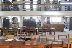 চবির সম্মৃদ্ধ লাইব্রেরি, তবুও বিমুখ শিক্ষার্থীরা!